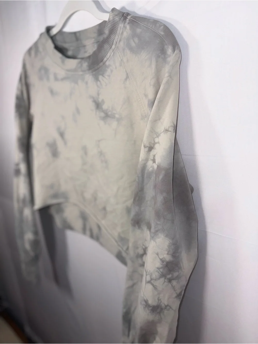 Lululemon Women Tie-Dye Cropped Sweatshirt Pullover- Gray/White Size 6 /S